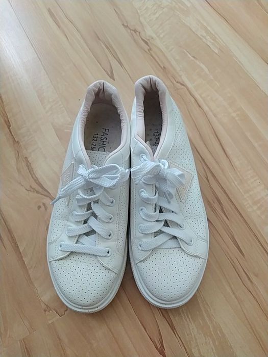 Білі кросівки abcde midawo