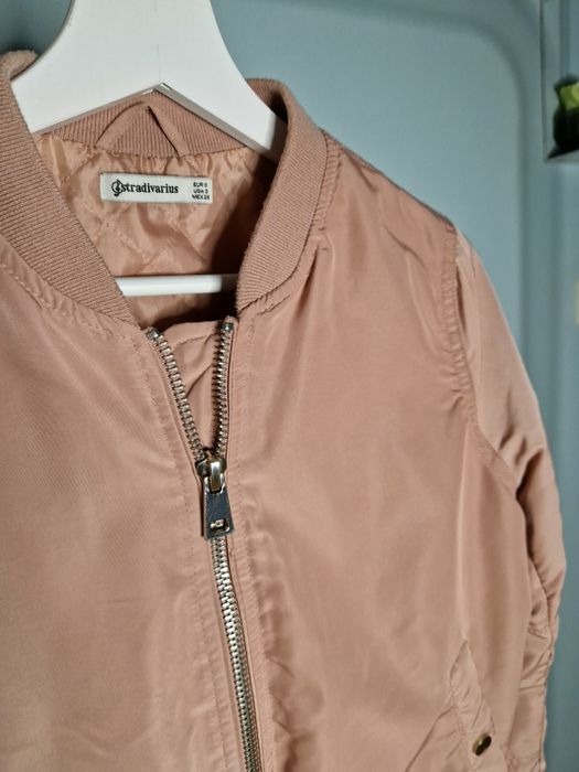 Pudrowo różowa bomberka bomber Stradivarius