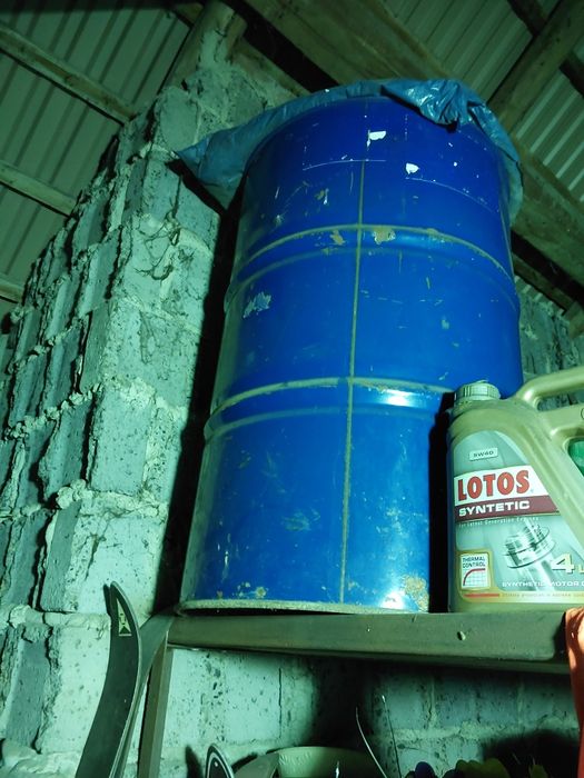 Do sprzedania beczka metalowa po oleju napędowym o pojemności 200l