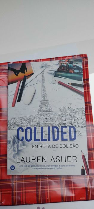 Livro Collided em rota de colisão