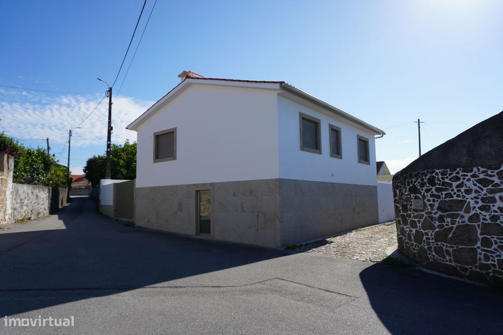Moradia T3 isolada com jardim e garagem