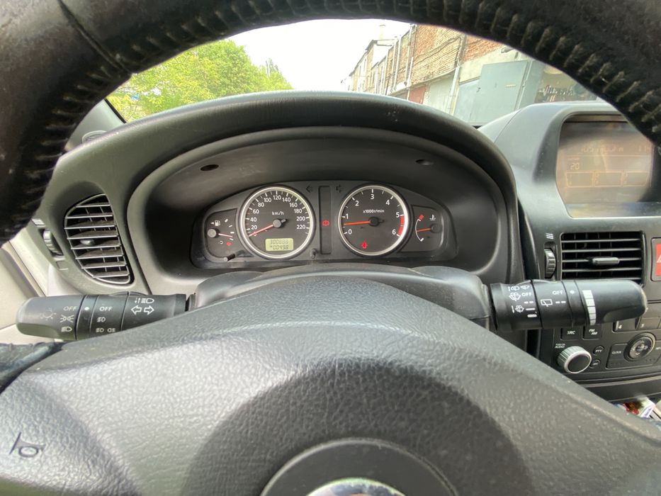 Продаж Nissan Almera 2003