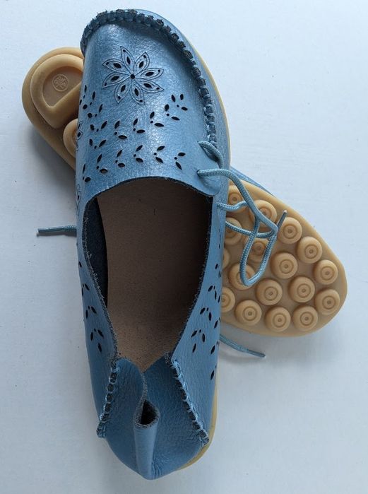 Прекрасні, дуже зручні і легенькі мокасини з Південної Кореї.