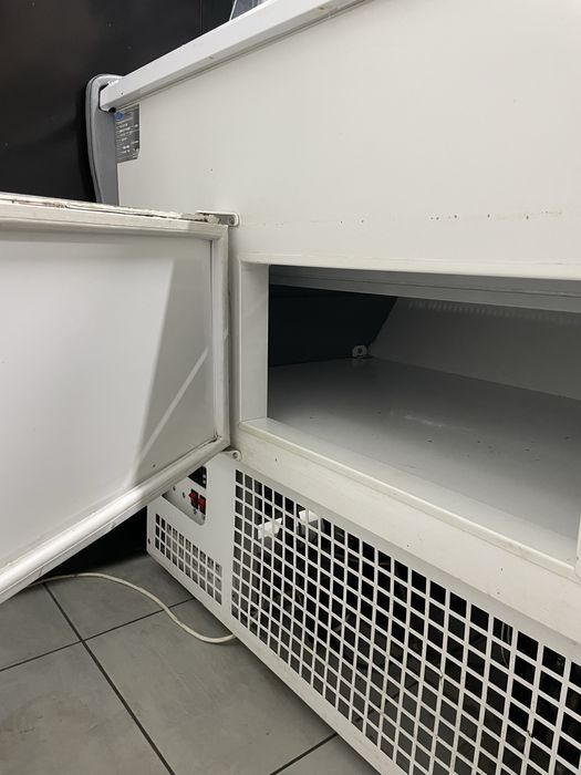 Холодильна вітрина 2м