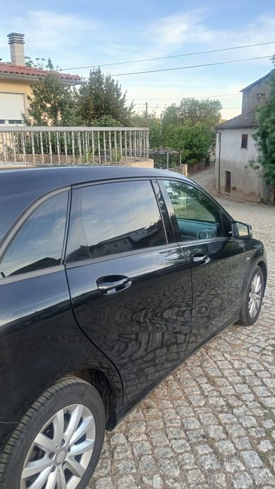 Mercedes-Benz b180 1800cc