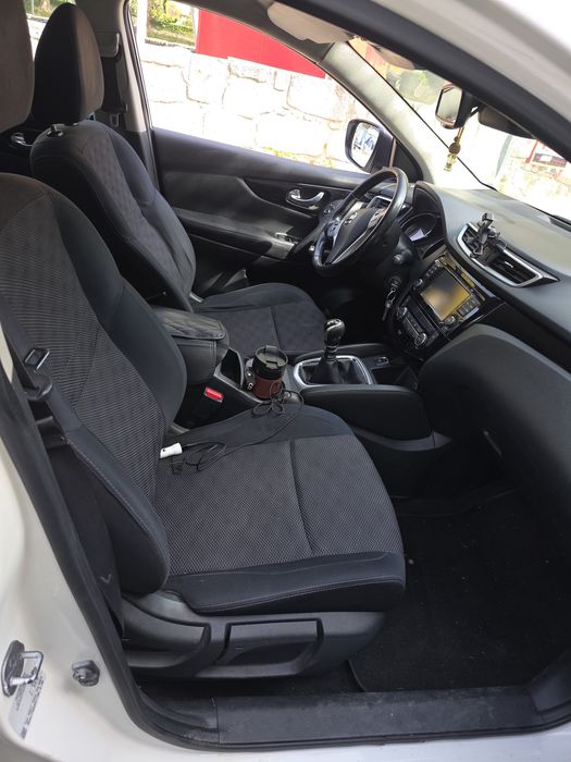 Nissan Qashqai 1.5 dCi (2015) - Full Extras / Impecável