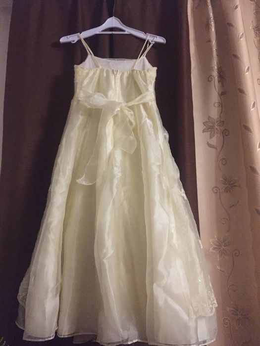 Piękna suknia balowa kolor ecru