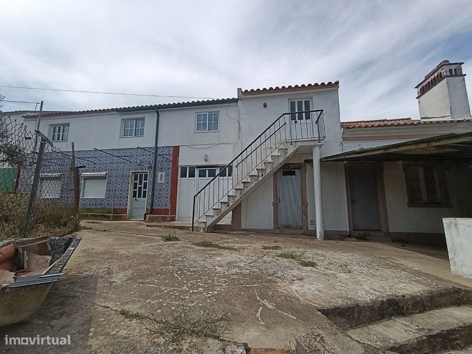 Duas moradia geminadas para venda