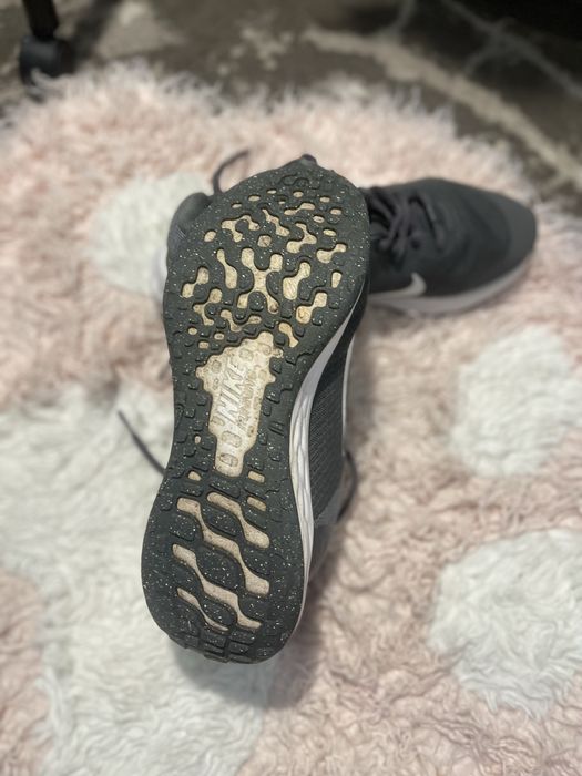 Кроссовки Nike.