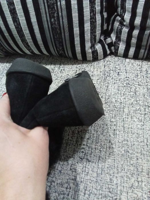 Зимові чоботи для дівчинки з нат.замші,35 р