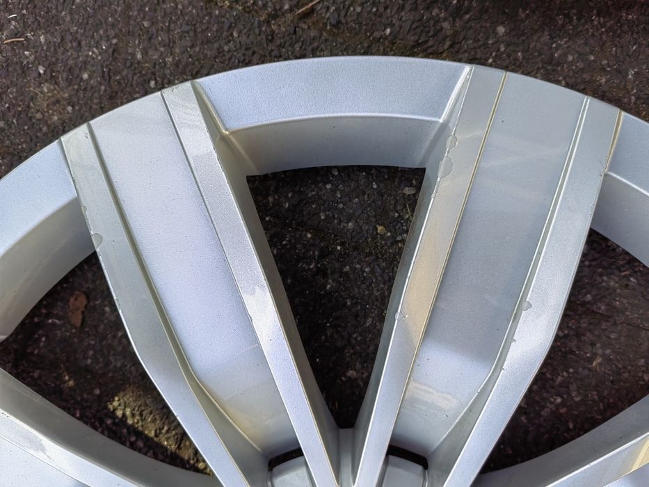 17" Kołpaki VW Tiguan Komplet Oryginaln Bardzo Ładne Golf  Passat 2
