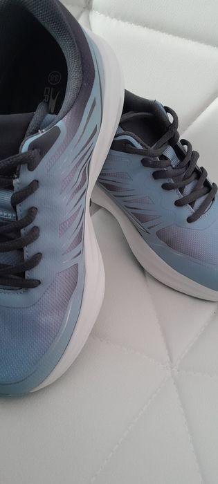 Кроссовки нові 38р