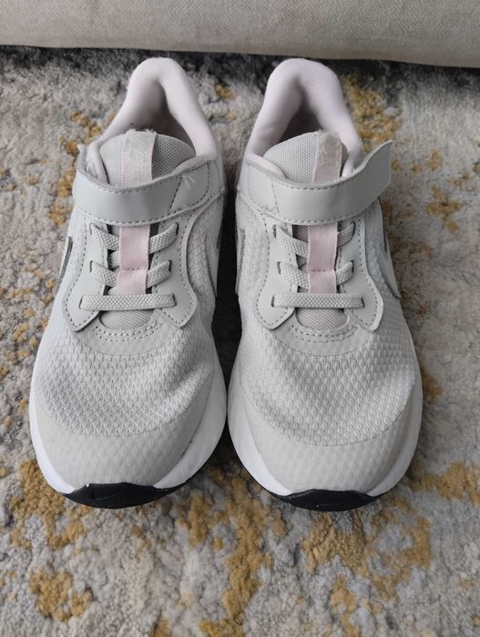 Sapatilhas: Nike criança; gênero feminino