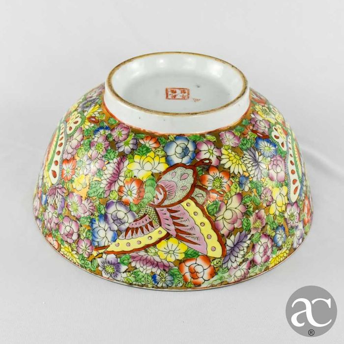 Taça porcelana da China, “Mille Fleurs” e borboletas, circa 1970