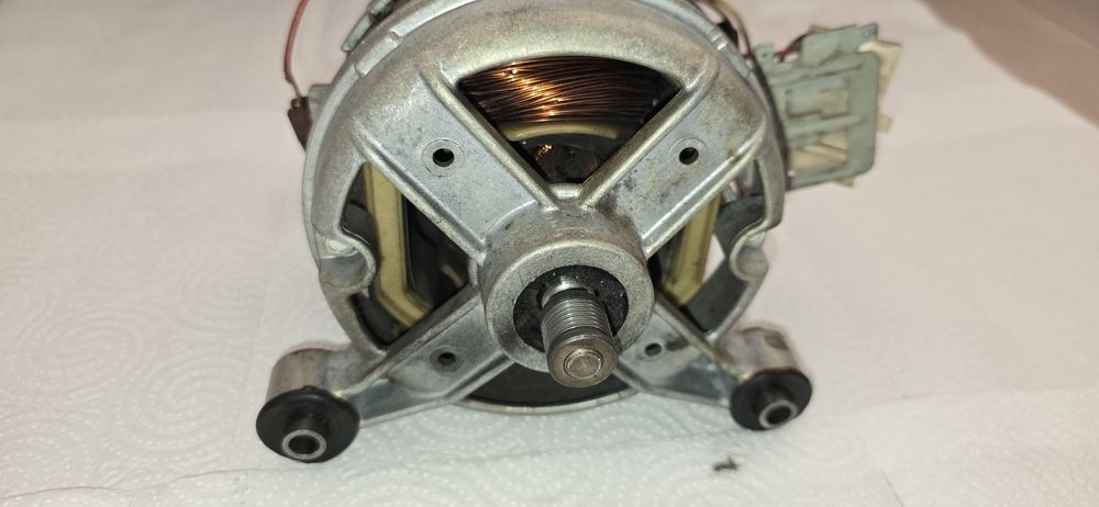 Silnik oryginalny Idemotore Italy pralka Ardo Se810 sprawny