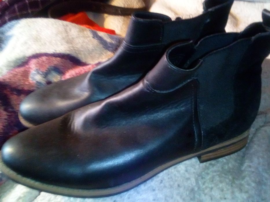 Botas unisexo NR.39 pele genuína pretas  novas 10€