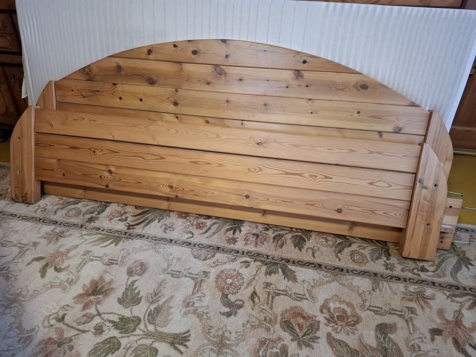 Sprzedam drewniane wygodne łóżko
