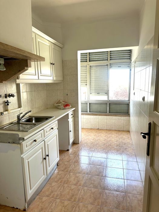 Apartamento para venda - Av. Manuel da Maia - Damaia de Cima