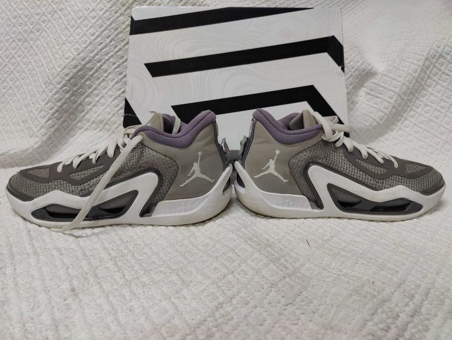 Sapatilhas Nike Air Jordan tam. 42.5 em excelente estado.