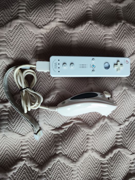 Kontroler pilot Nintendo Wii Motion Plus i Nunchuck