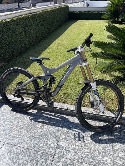 Bicicleta de downhill roda 26
