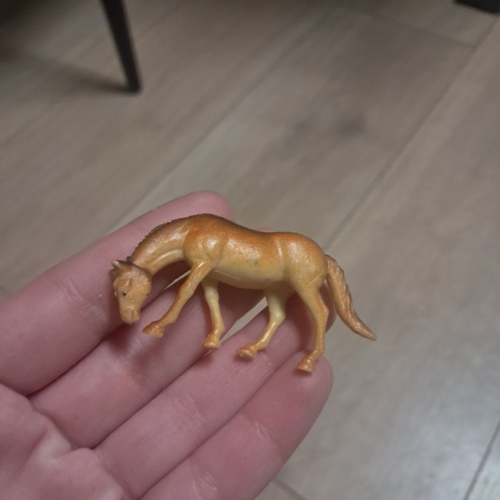 Figurka koń źrebak