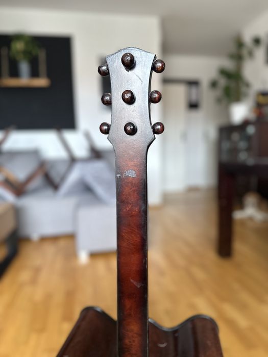 Stojak gitara na wina