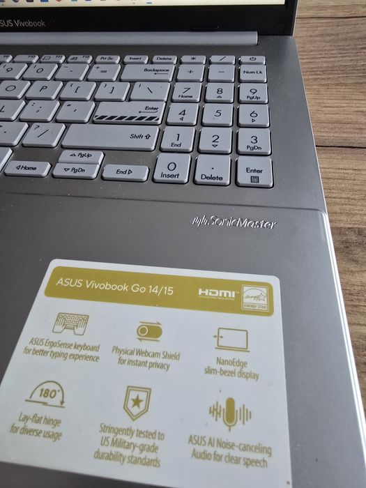Asus Vivobook Oled  Ryzen 5/8ddr3/512ssd/radeon