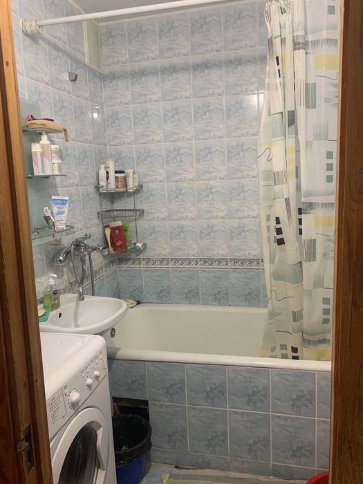 Женщина комната подключ-троещина-бикова6-набирайте