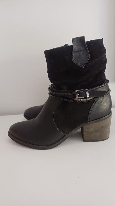 Botins pretos - 39