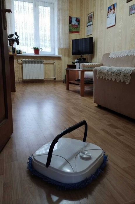 Робот пилосос з вологим прибиранням сам їздить і прибирає