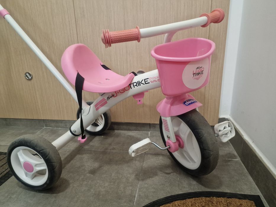 Bicicleta infantil com pega Chicco.