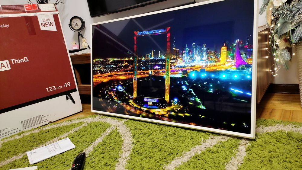 Білий телевізор LG 4K 50" , SmartTV, YouTube, WiFi, airplay