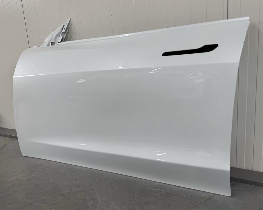 Tesla Model 3 двері передні ліві