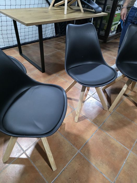 Mesa 1,60mt com 6 cadeiras