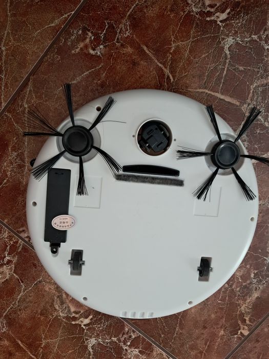 ES330  - super robot odkurzający.