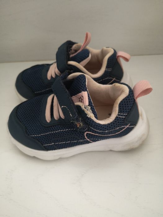 Calçado menina 5€