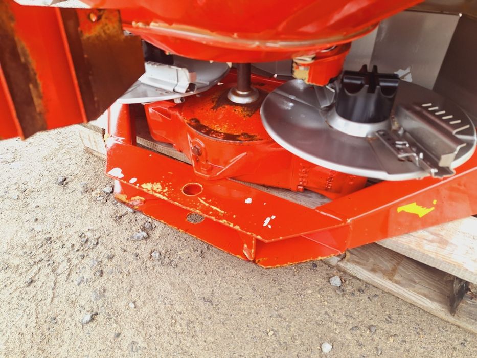 Rozsiewacz nawozu Rauch MDS 901  stan bdb hydraulika