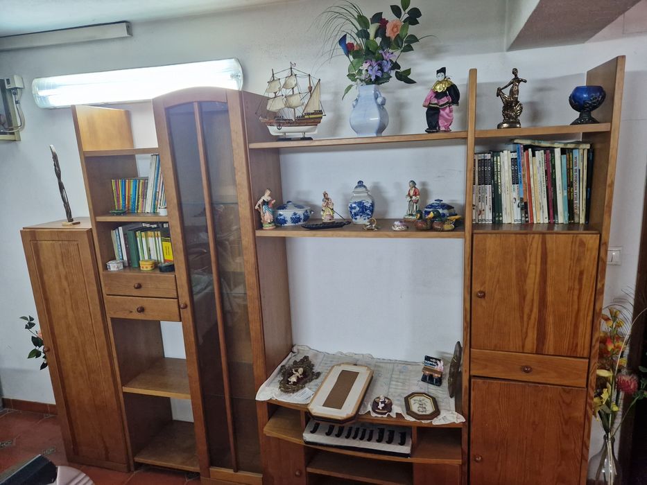 Mesa de Sala de Jantar e Móvel