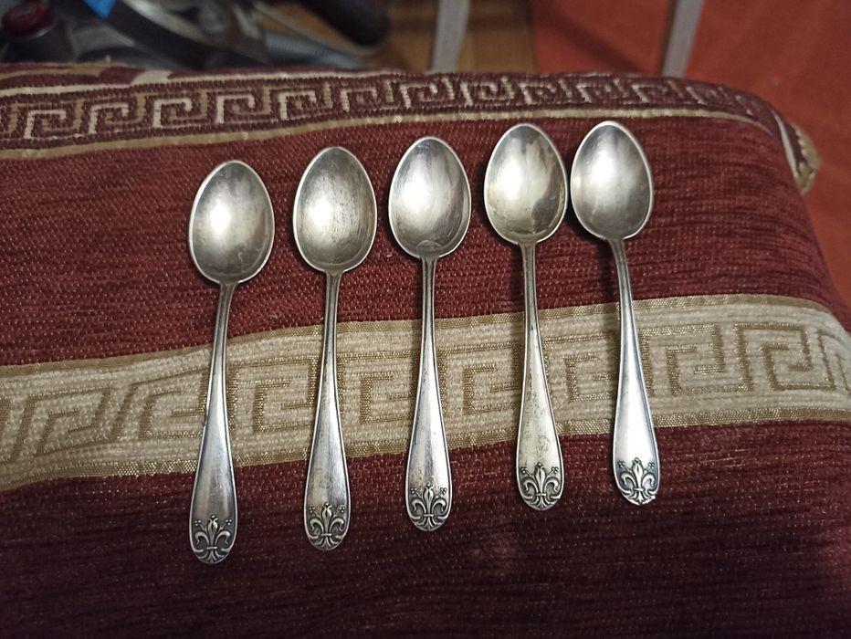 Продам ложечки срібні 800 проба.з Італії.як нові.