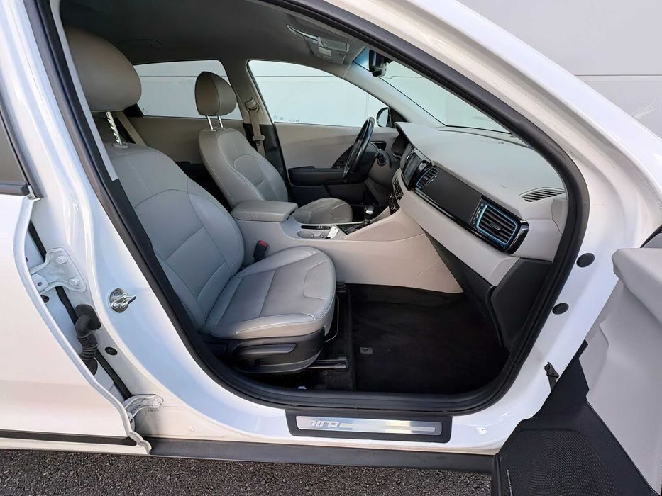 Kia Niro Hybrid      2018