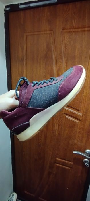 Кроссовки женские