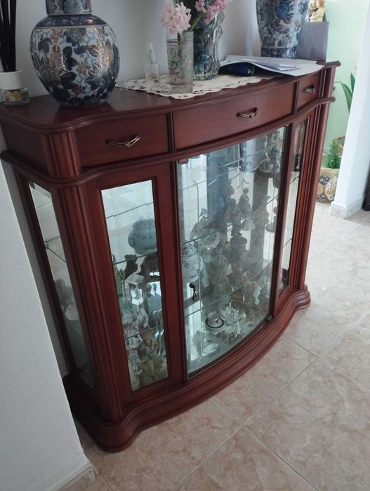 Vitrine/cristaleira em madeira