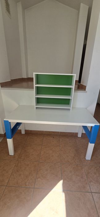 Secretária com estante + cadeira juvenil