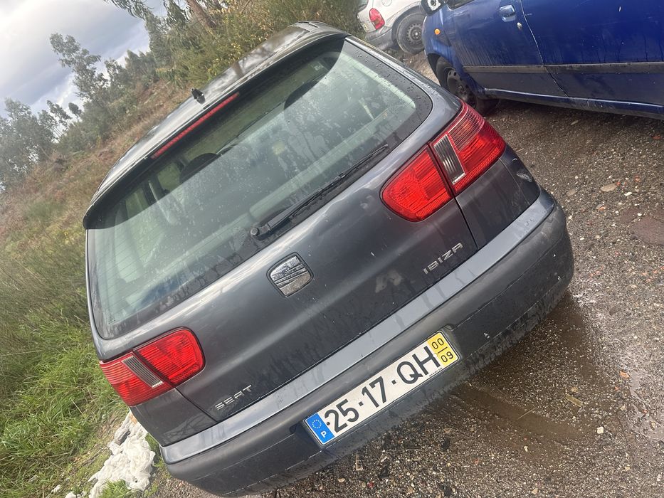 Tampa da mala com vidro e lip  Seat Ibiza 6k 1.4 gasolina ano 2000