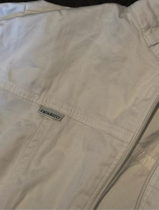 biała ciebka kurtka