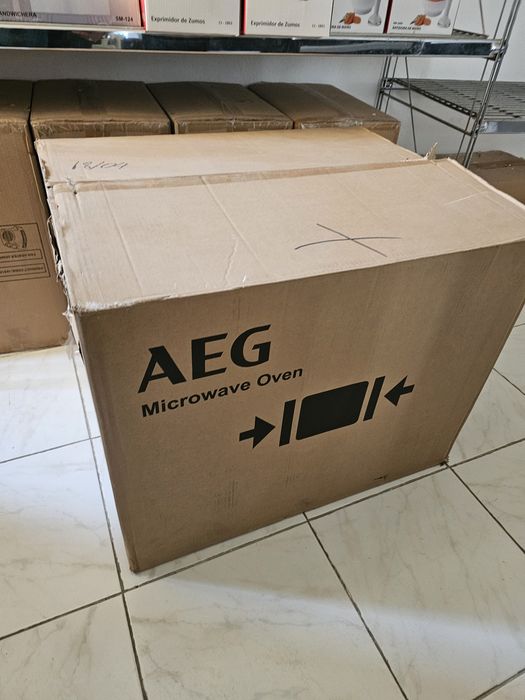 Microondas de encastre AEG