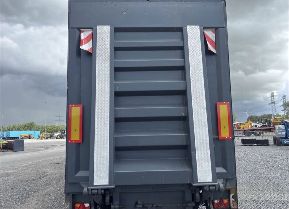 SEMI-REBOQUE FRUEHAUF Porta Maquinas com Rampa Hidraulica Excelente ###OPORTUNIDADE###