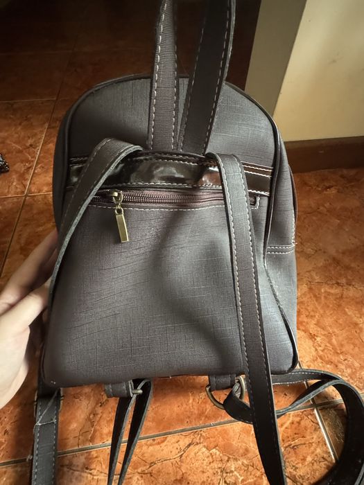 Mochila castanha usada uma vez