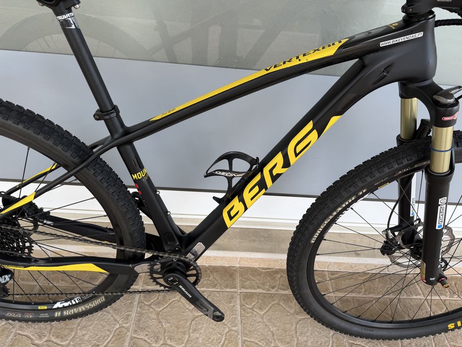 Bicicleta de BTT roda 29 - carbono